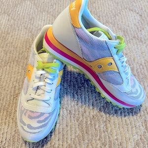 CLEANOUT- MAKE AN OFFER! NWOT Saucony platform sneaker Size 9